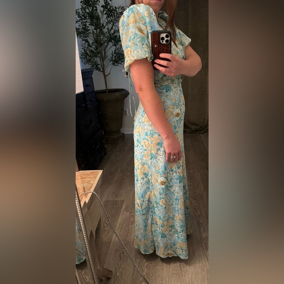 NWOT ASTR THE LABEL ESPERANZA FLORAL PUFF MIDI DRESS - BLUE PEACH FLORAL - Picture 6 of 7